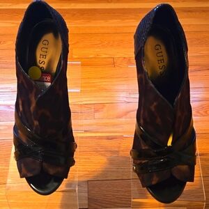 Guess Gwentire2 Cheetah Heels NWT